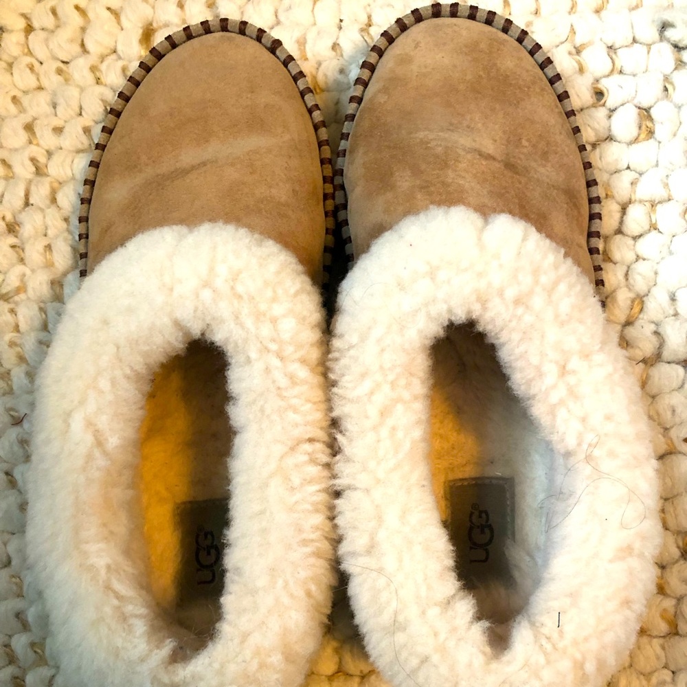 Ugg slippers worn once size 8.5/9